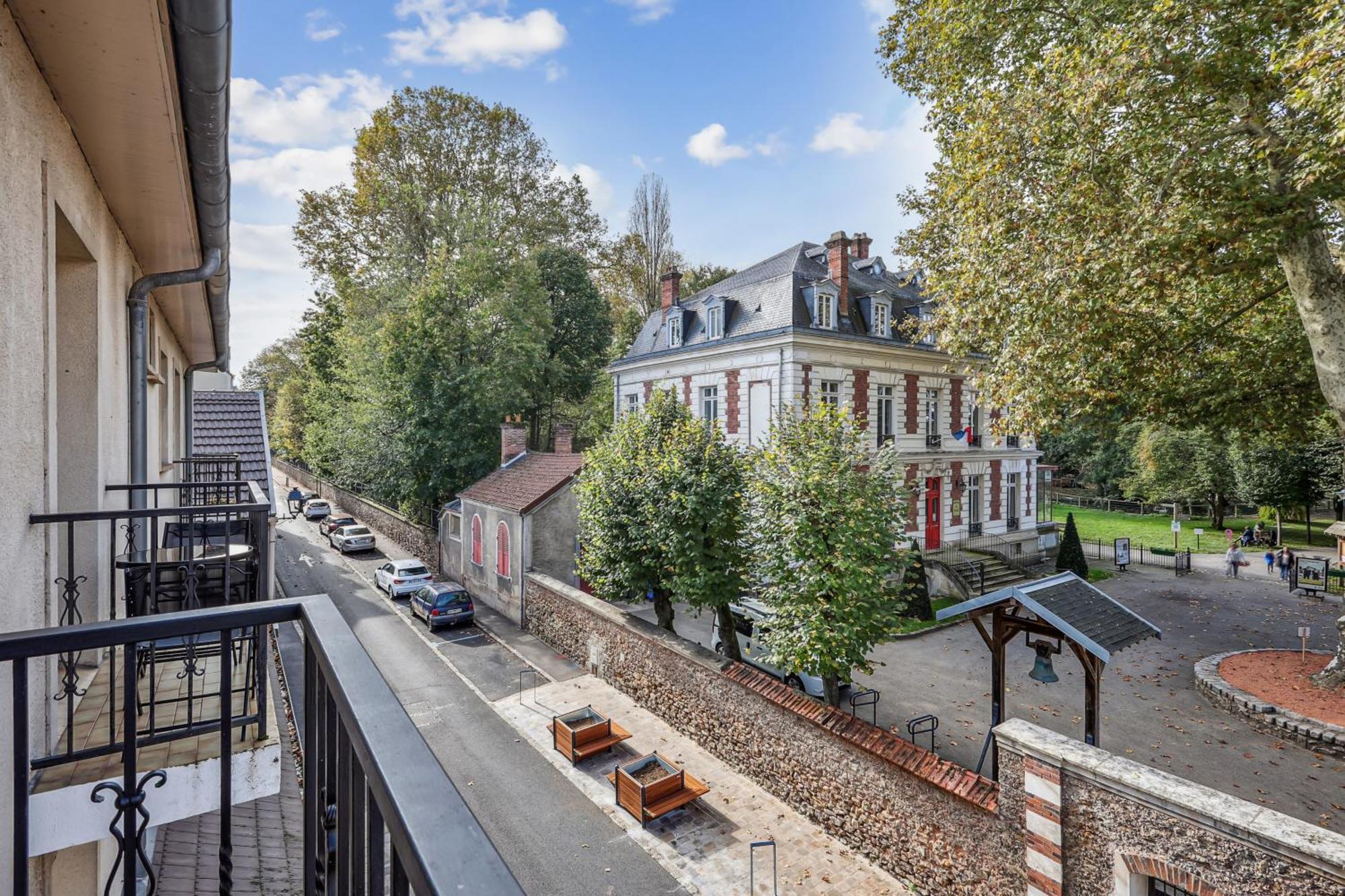 Studio Avec Jacuzzi & Vue Sur Le Parc Soubiran Dammarie le Lys Bagian luar foto